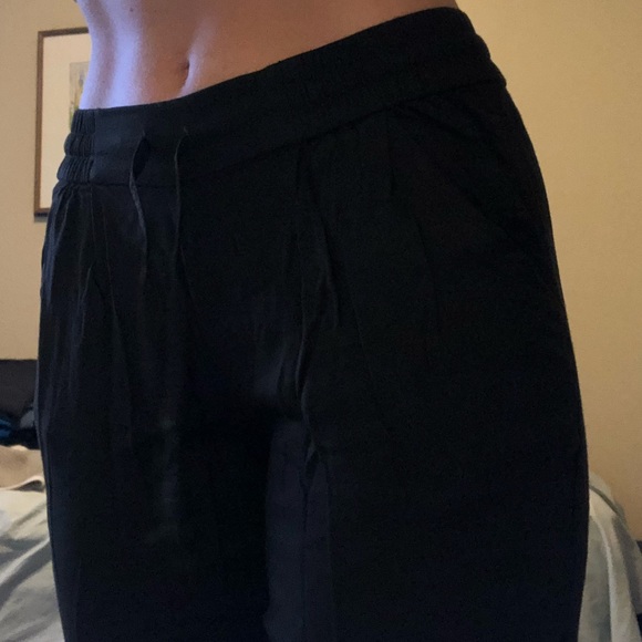 Aritzia camp green soft fabric joggers - Picture 4 of 5